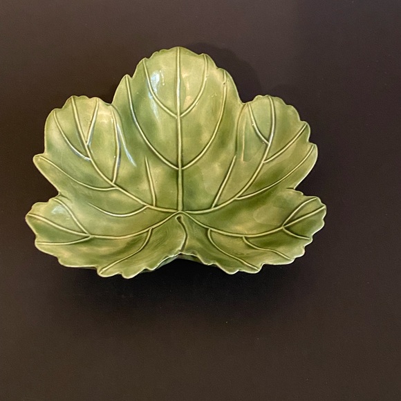 Vintage Green Ceramic Leaf Shaped Candy Nut Dish Decorative Table Decor - Picture 10 of 13